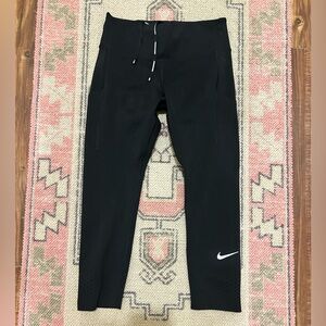 Nike Cropped Black Leggings